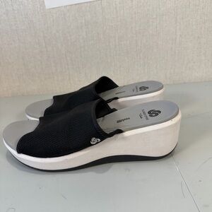 Clarks Sandals Women's 9.5 Black Mesh Casual Slip On Comfort Wedge Slides